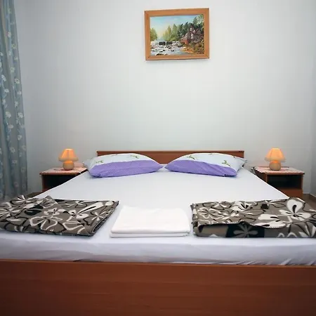 Apartment 3 Bedroom In Tisno