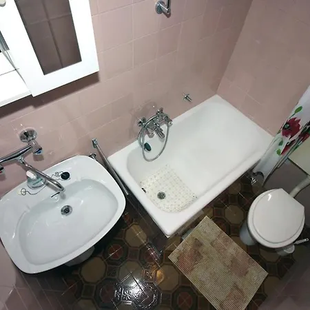 3 Bedroom In Apartment *