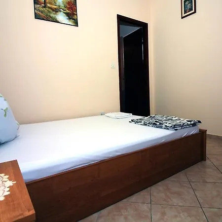 3 Bedroom In Apartment *